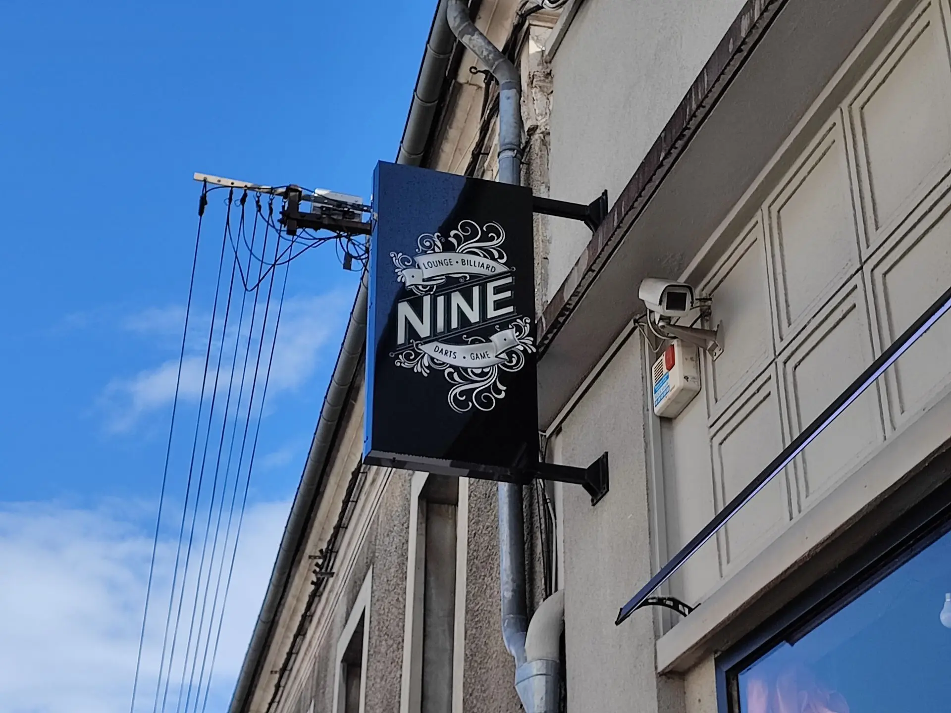 enseigne drapeau nine club