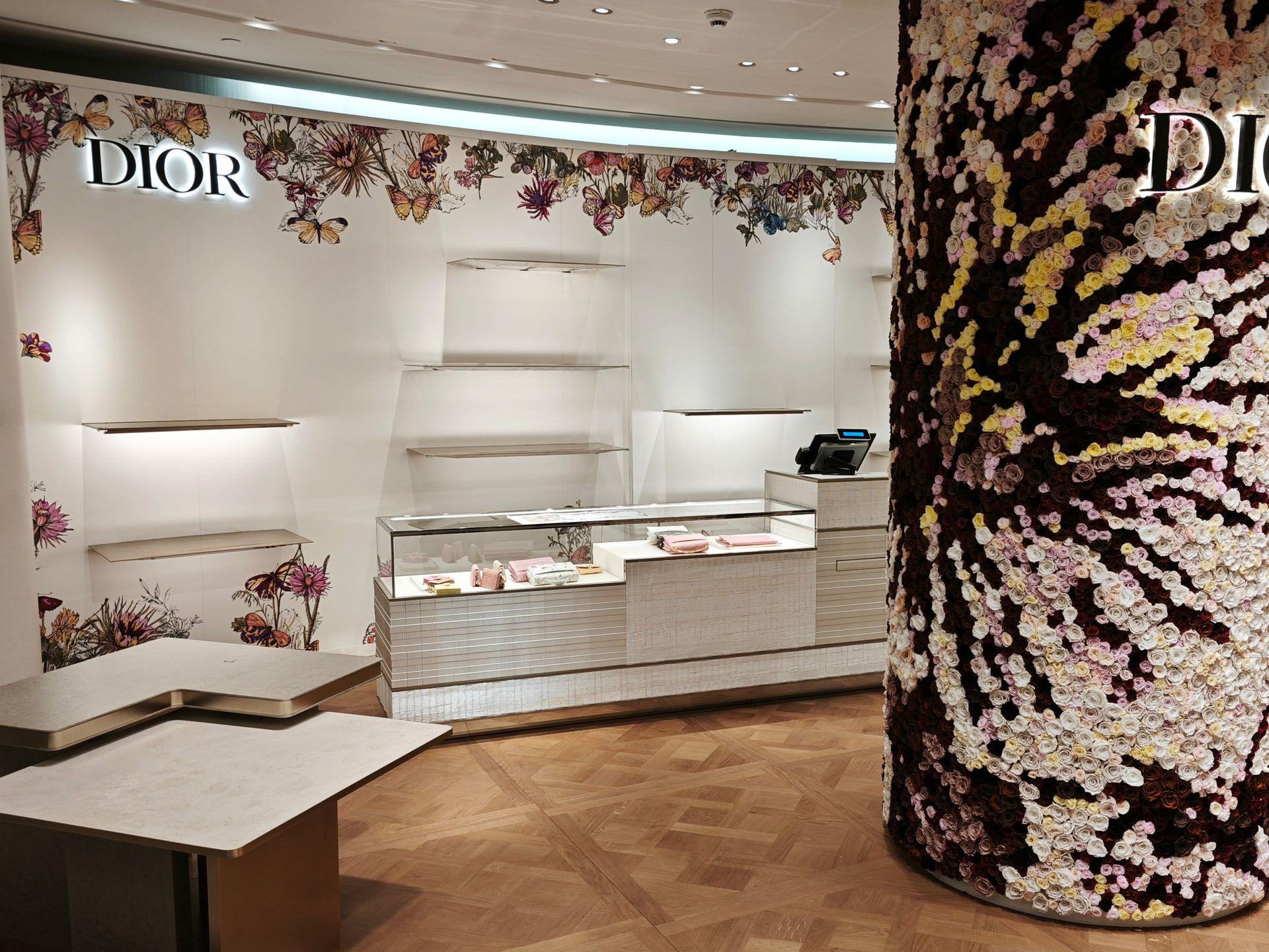 Stand Dior florale