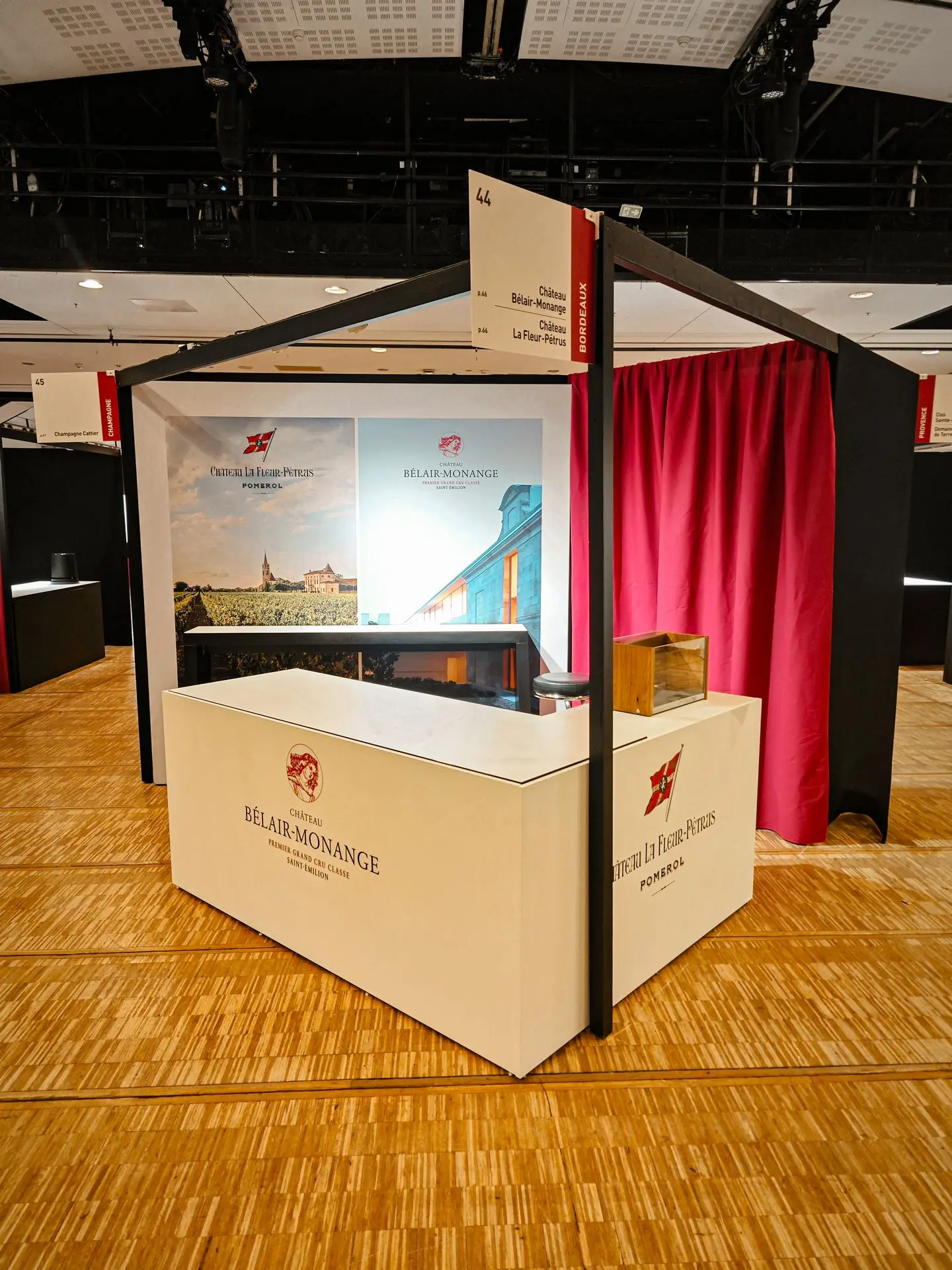 Stand pour Château Bélair-Monange